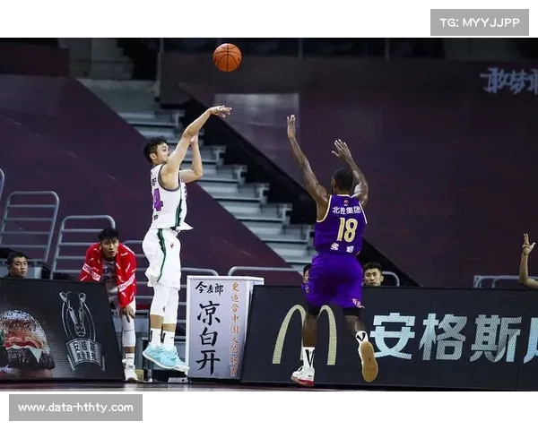 杨瀚森赛场表现：舒展长臂送出遮天大帽，展现防守潜力